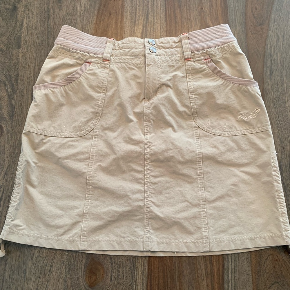 Kuhl Skirt Skort Size 4 Side Cinch Logo Hiking Activewear Pockets Beige